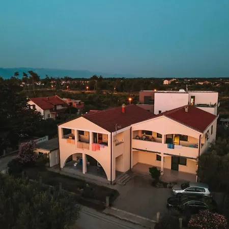 Apartman Privlaka Apartamento *